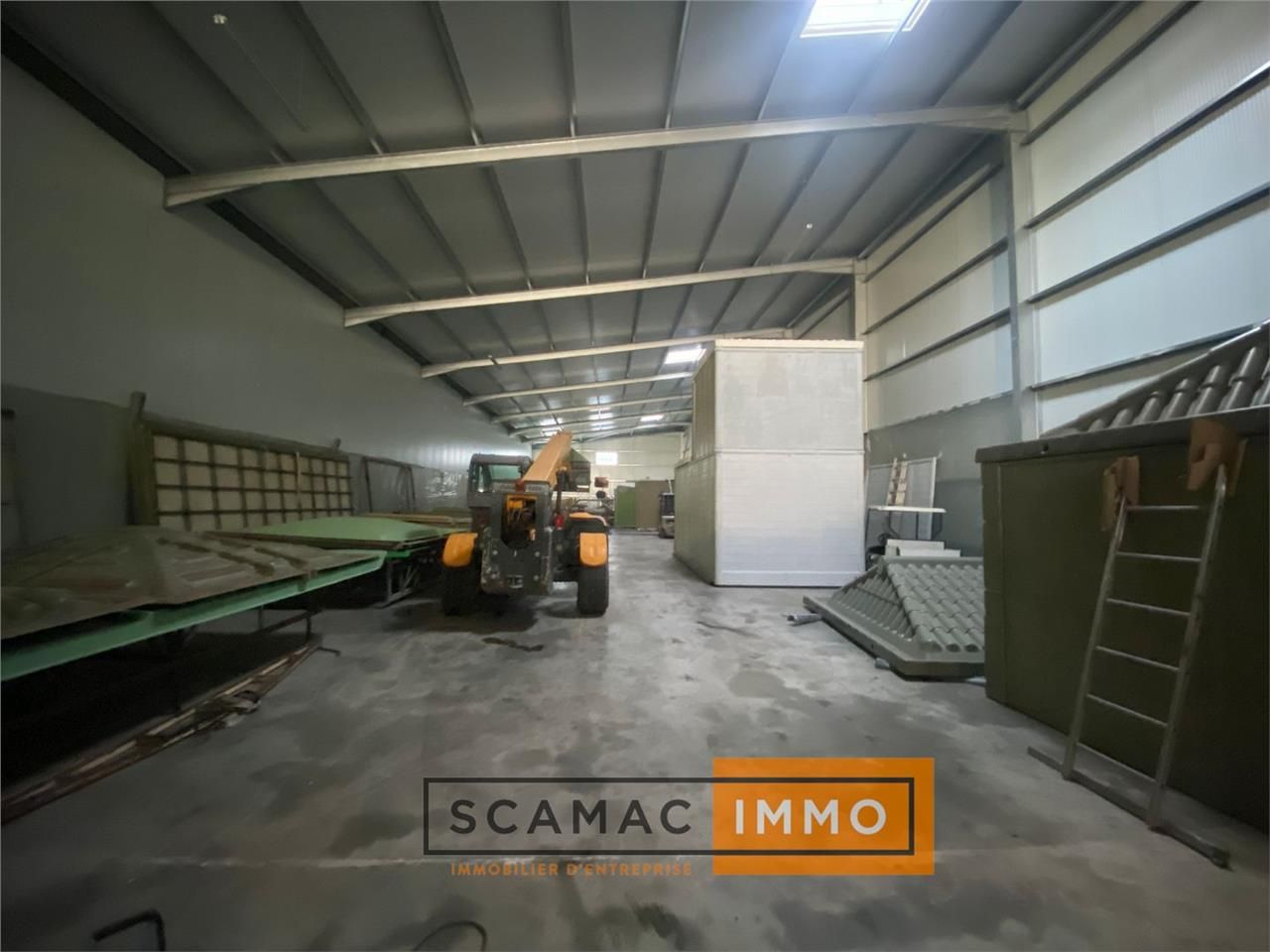 Local d'activités de 1015m²
