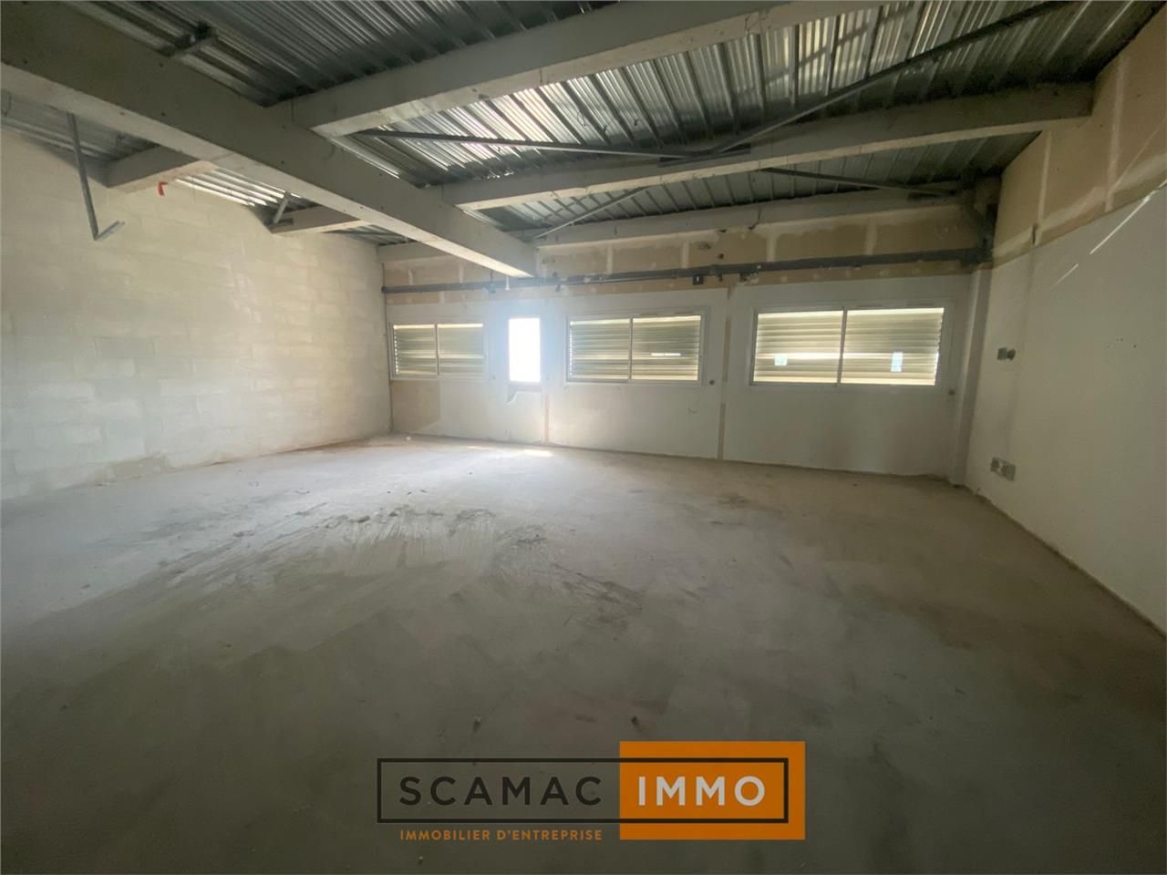 Location Local Commercial 266 m² non divisibles