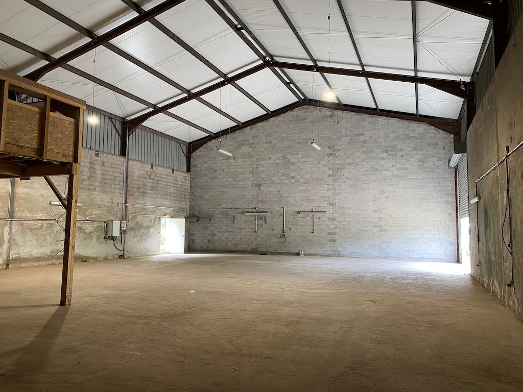 Location Entrepôt 366 m² non divisibles
