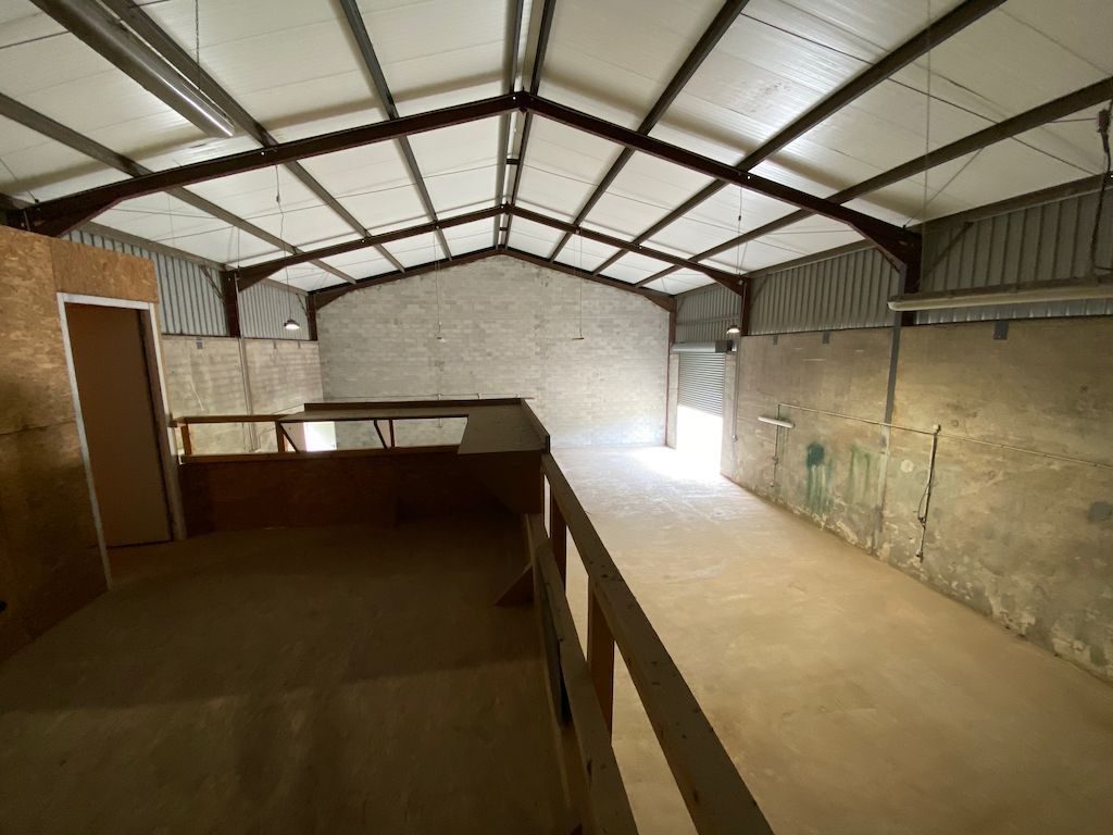 Entrepôt de 366m²