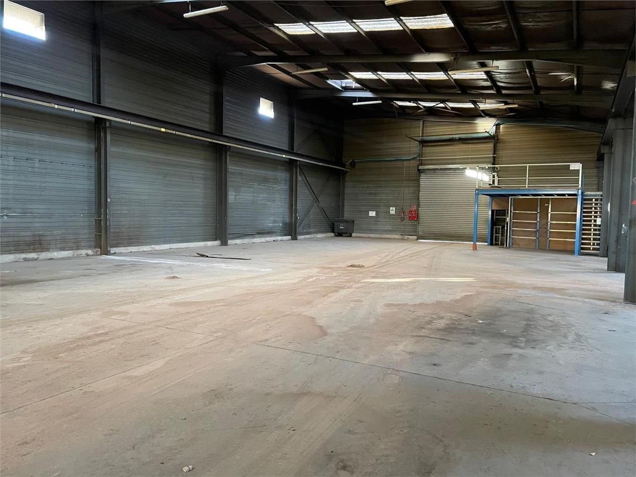Location Entrepôt 2177 m² non divisibles