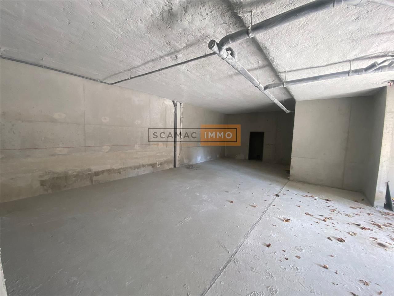 Location Local Commercial 112 m² non divisibles