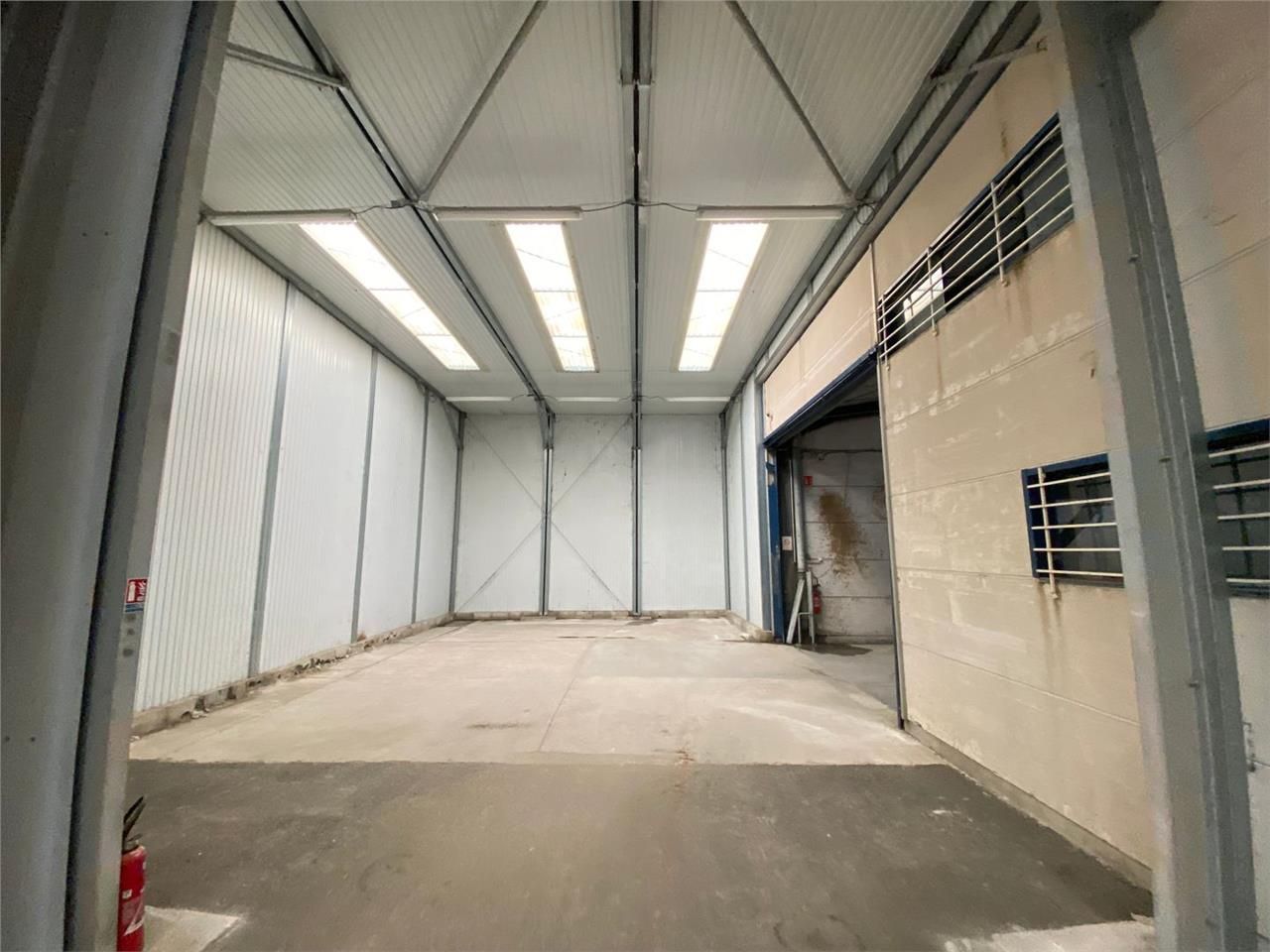 Vente Entrepôt 1890 m² non divisibles