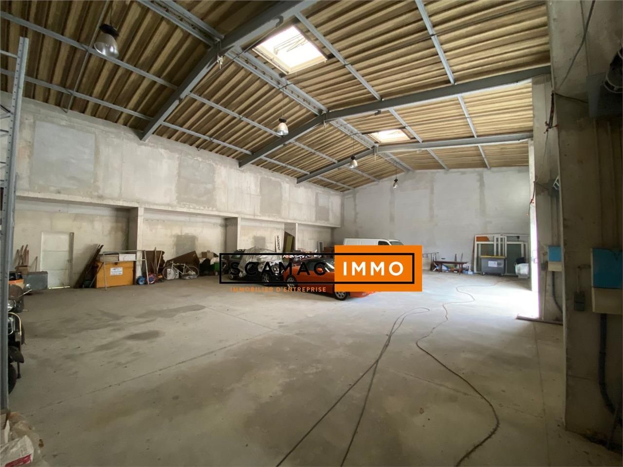 Location Entrepôt 300 m² non divisibles