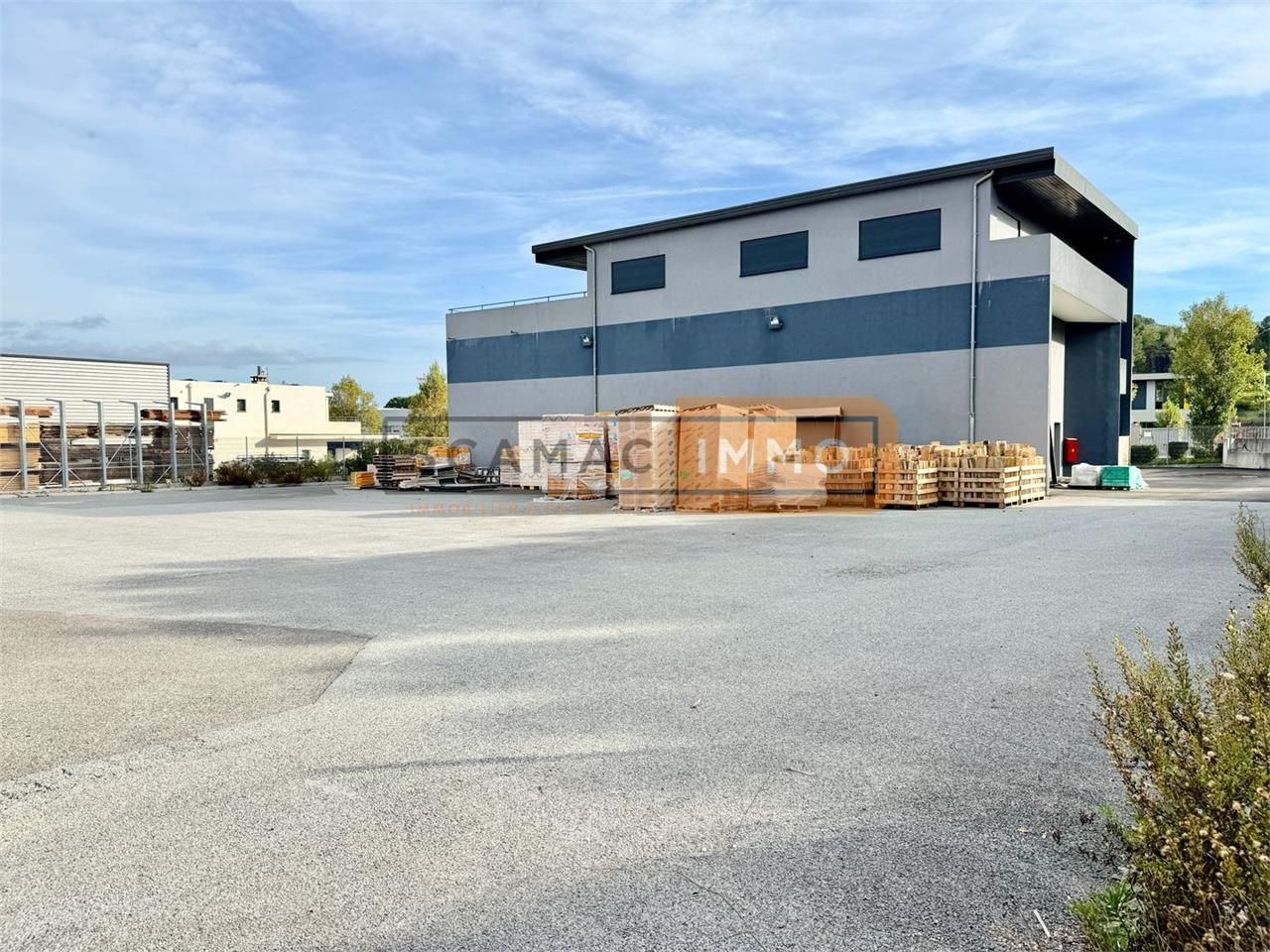 Location Local d'activités 500 m² non divisibles