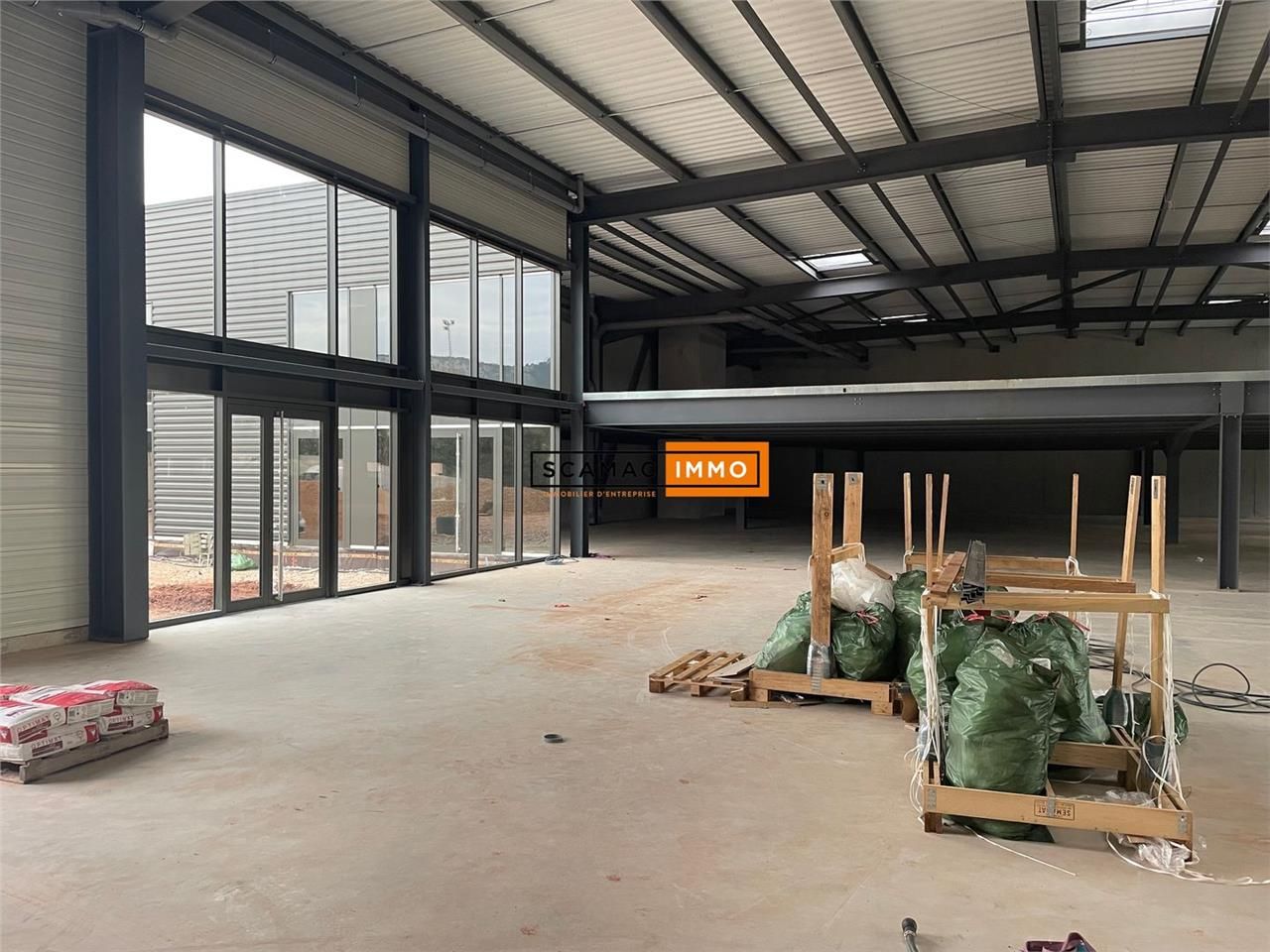 Local d'activités de 1920m²