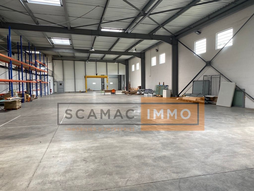 Location Entrepôt 2200 m² non divisibles