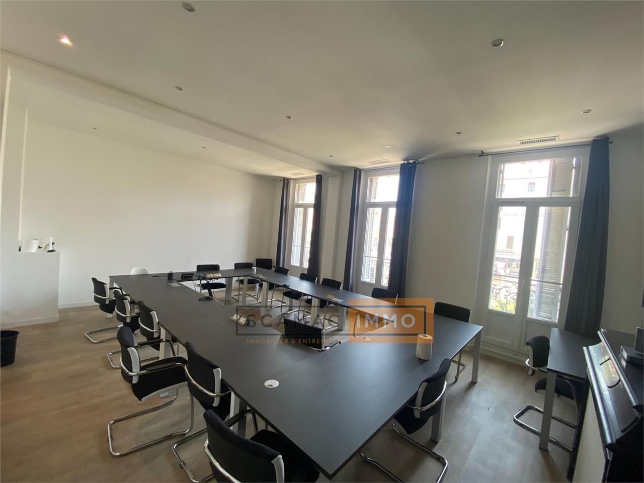 Location Bureaux 170 m² non divisibles