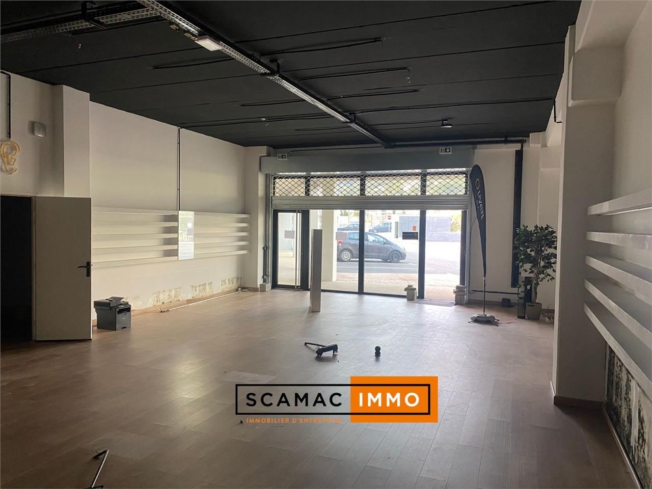 Location Local Commercial 102 m² non divisibles