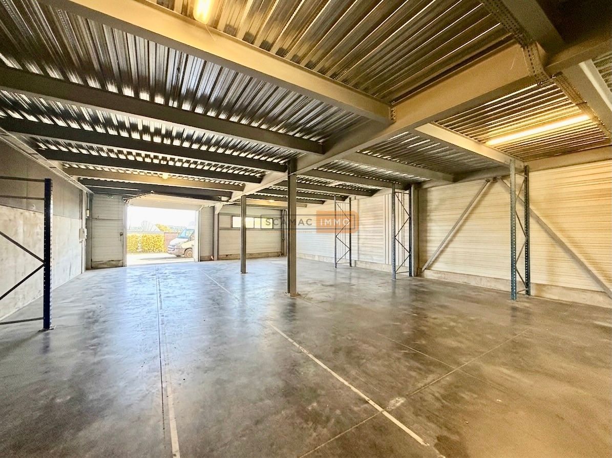 Entrepôt de 230m²