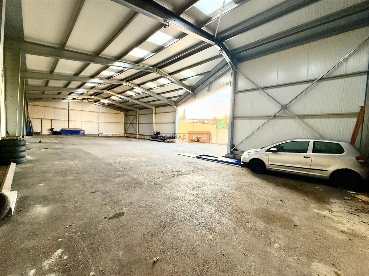 Entrepôt de 878m²