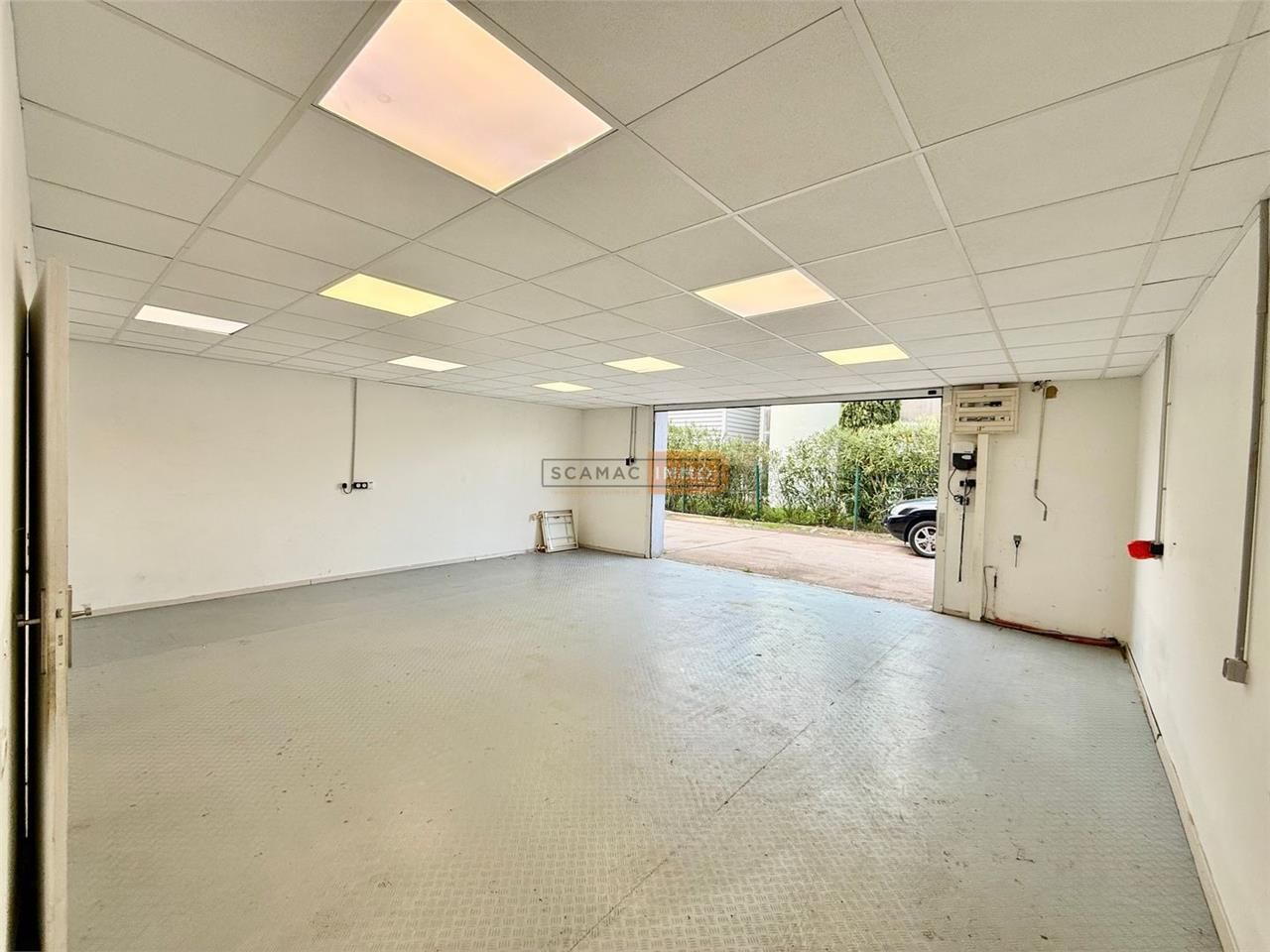 Location Local d'activités 100 m² non divisibles