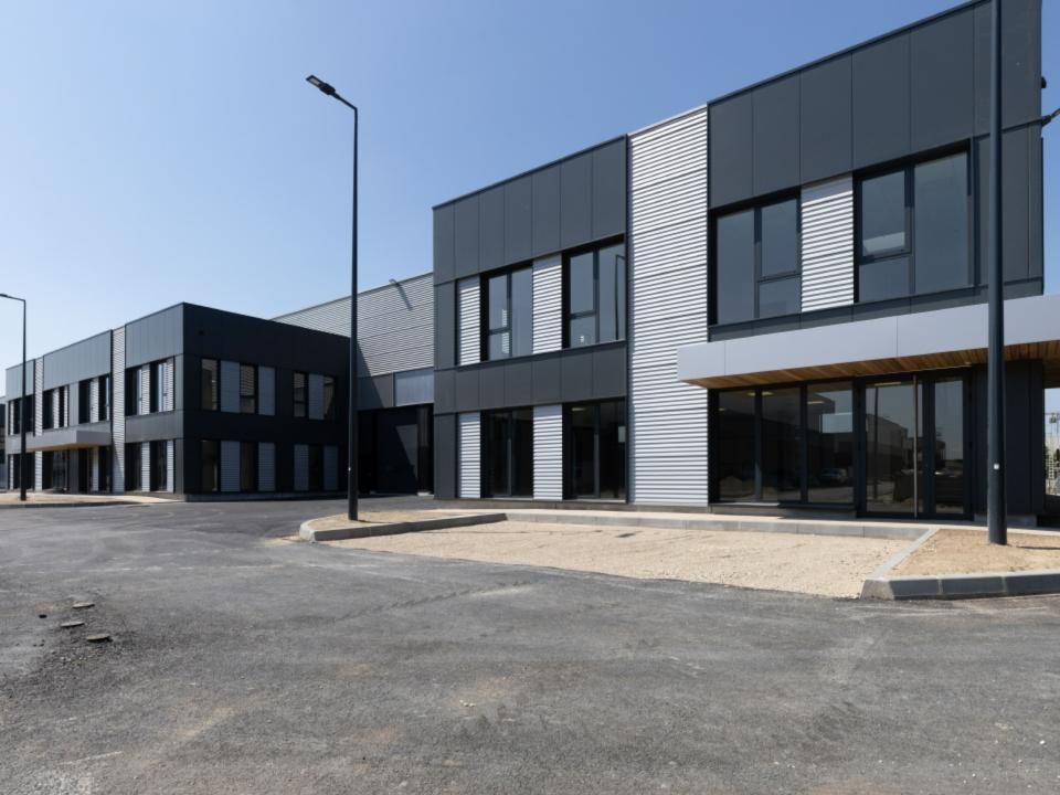 Location PME-PMI 1951 m² divisibles 93350 Le bourget
