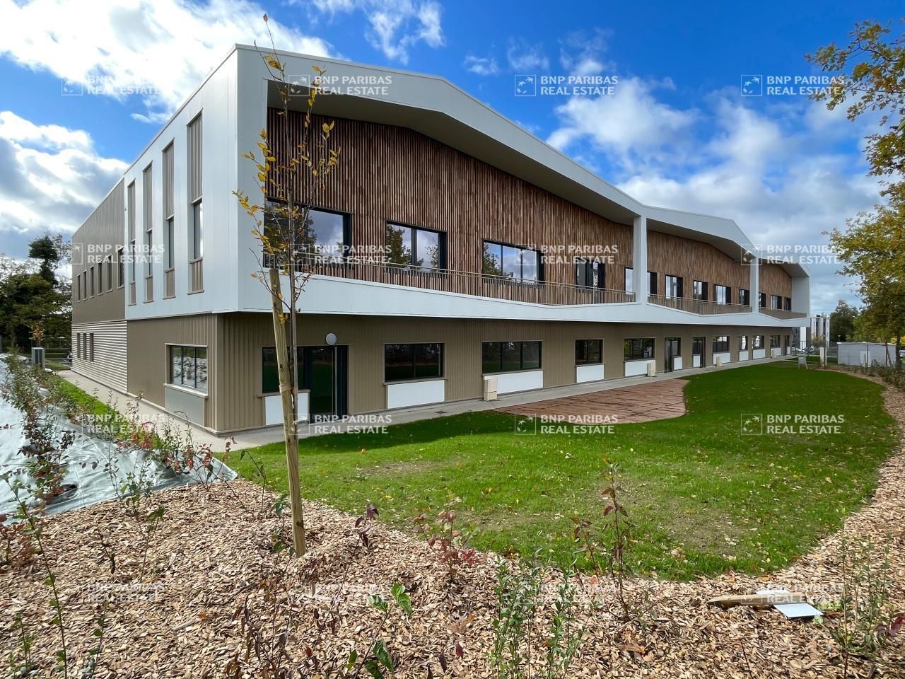 2016 m² pour ce activité en location à Carquefou