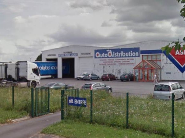 Location activité/entrepôt - 1385 m²