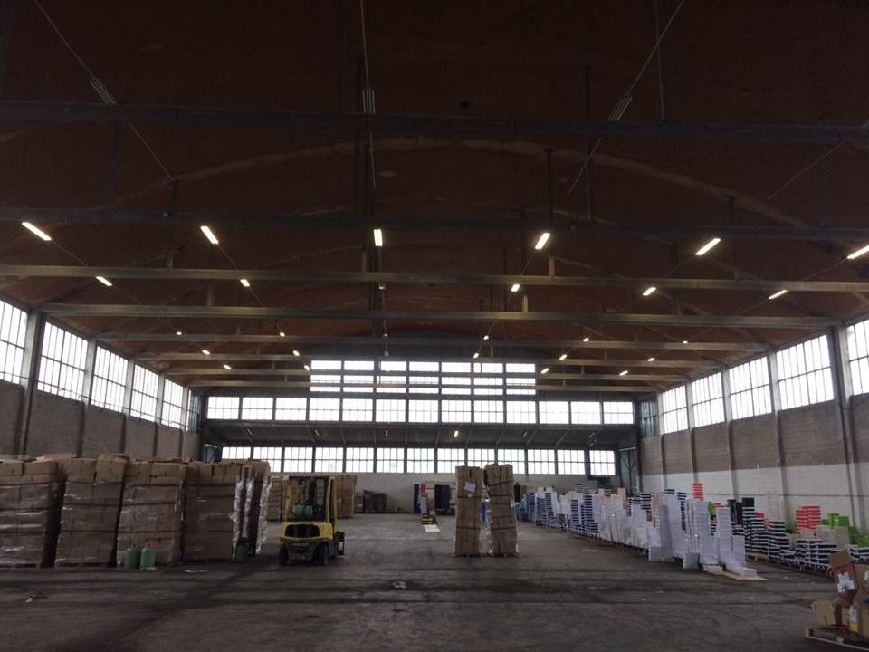 Location entrepot 2700 m² non divisibles