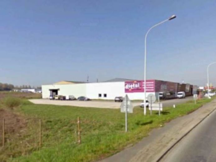 Location local d''activites 2000 m² divisibles à partir de 250 m²