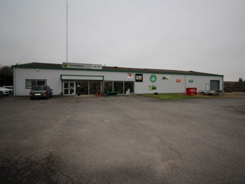 Vente local d''activites 1600 m² non divisibles