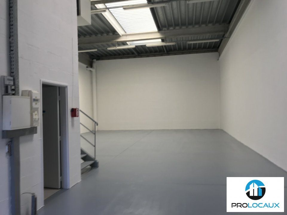 Location local d''activites 195 m² non divisibles