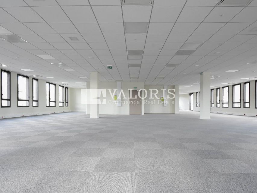 Belle surface de bureaux à louer à proximité immédiate de l'autoroute A6 et de la zone Techlid.