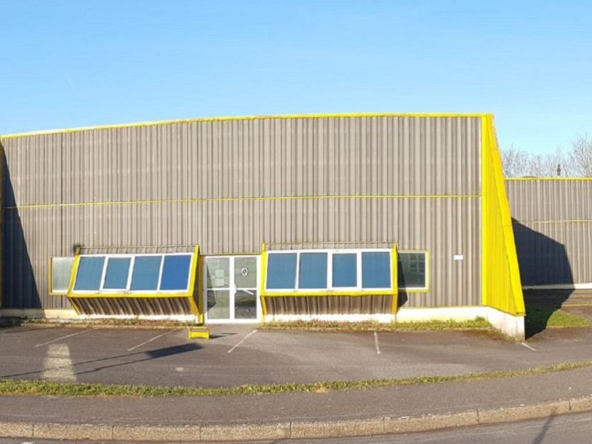 Location local d''activites 830 m² non divisibles