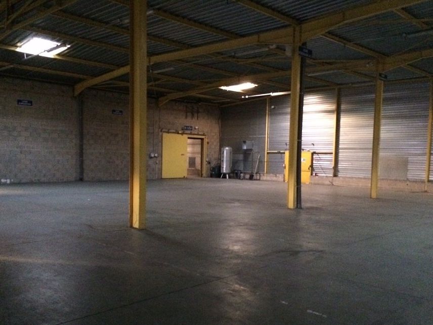 Local d'activité de 830m² à louer à Chauny (02).