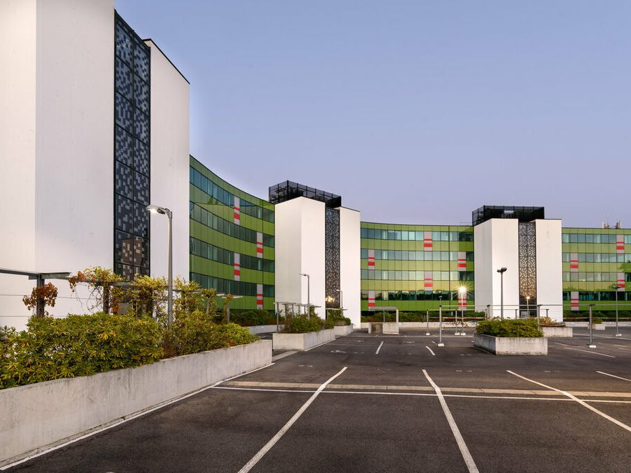 Bureaux récents avec de nombreux services