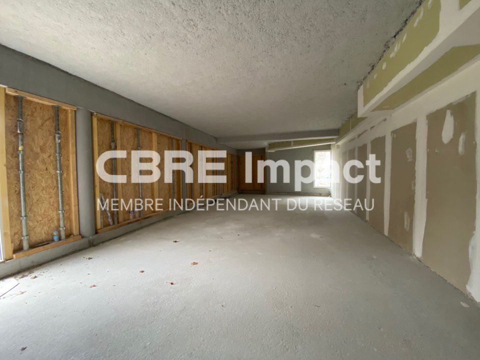 Location local commercial - 81 m²