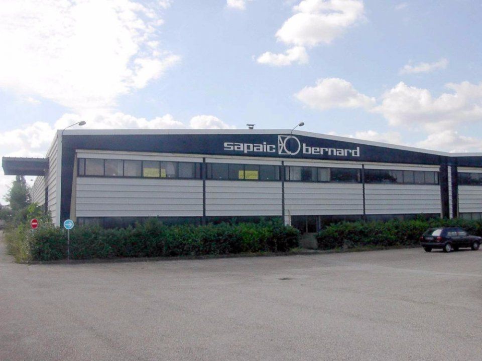 Vente local d''activites 4200 m² non divisibles