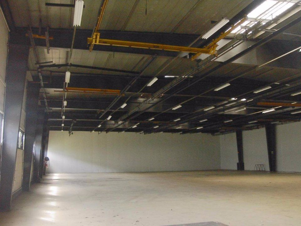 Valoris Real Estate vous propose à la vente des locaux d'activités sur la commune de Vénissieux. Situés à proximité immédiate du Boulevard Urbain Sud et de la route de Lyon. Bureaux refaits à neufs.