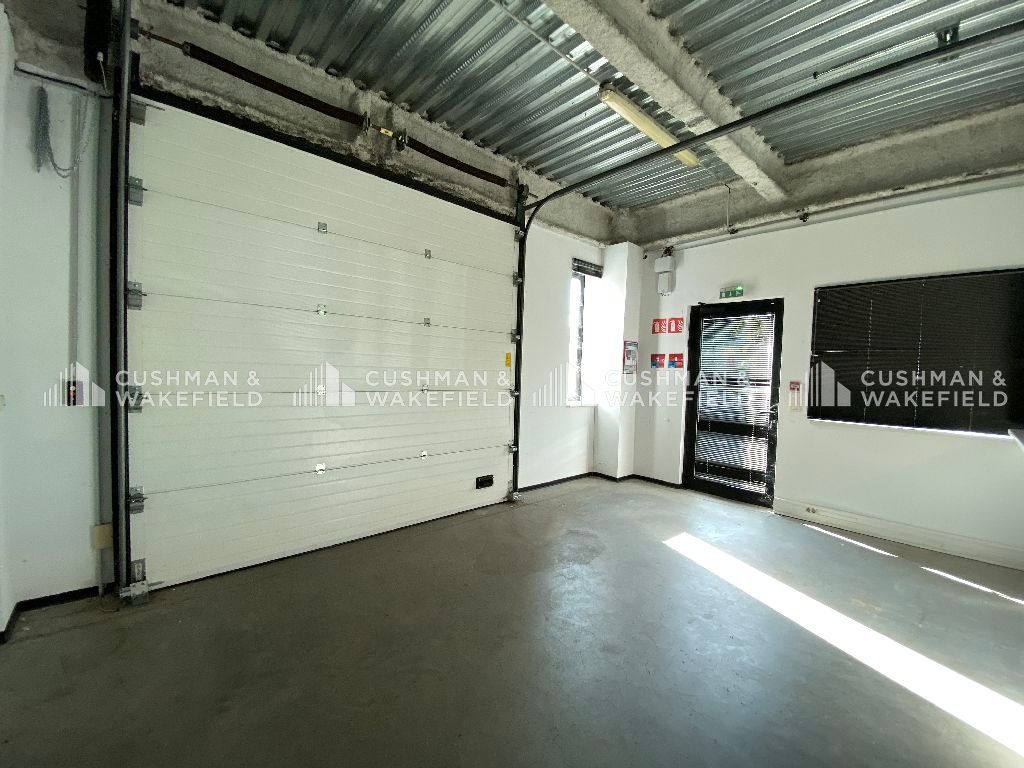 Location activités 379 m² divisibles à partir de 134 m²