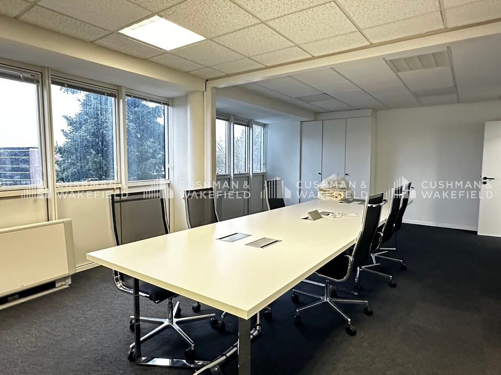 Location bureaux 216 m² divisibles à partir de 77 m²