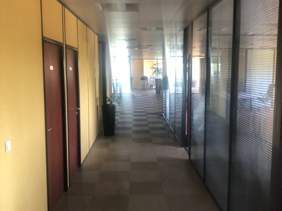 DESCARTES - A VENDRE BATIMENT D'ACTIVITES DE 2 162 M² AVEC TERRAIN DE 4 392 M²