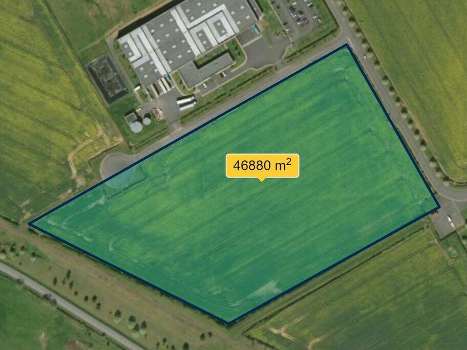 Vente terrain 46880 m² non divisibles