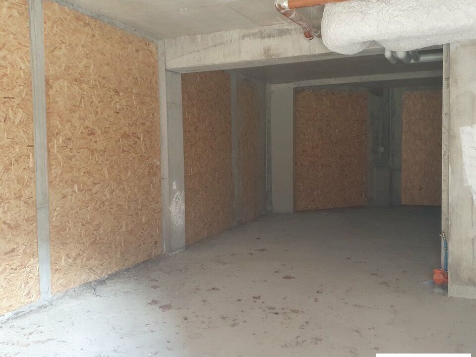 Location local commercial 83 m² non divisibles