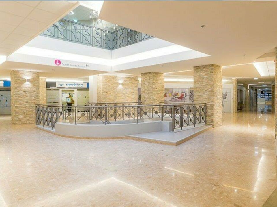 Bâtiment tertiaire de 2600 m² à louer à Alençon (61)