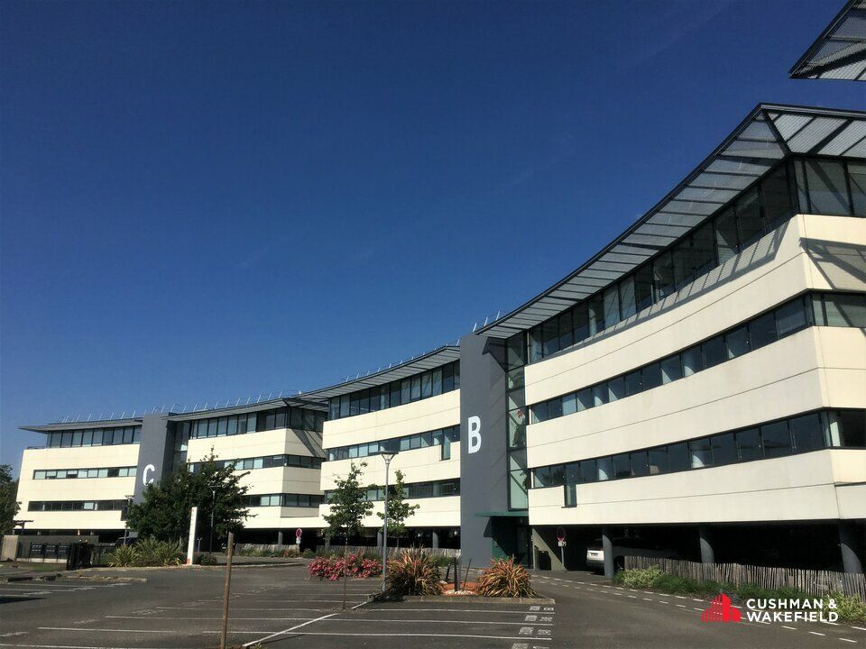 Bureaux à la location de 2 100 m² divisibles à partir de 391 m²