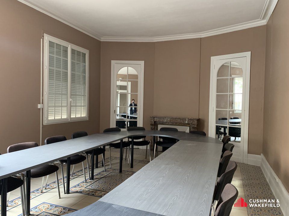 Bureaux à la location de 450 m²