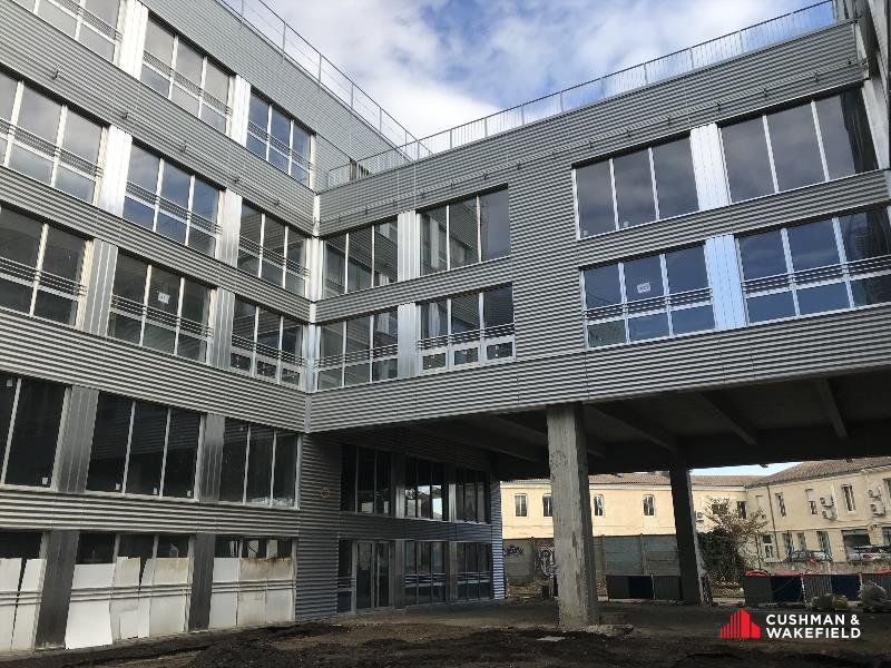 Bureaux à la location de 1 502 m² divisibles à partir de 683 m²
