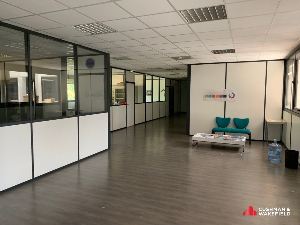 Bureaux à la location de 1 300 m²