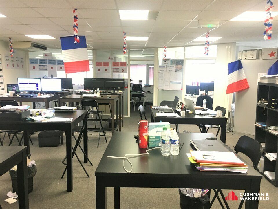 Le Haillan, bureaux à la vente de 300 m² de plain-pied