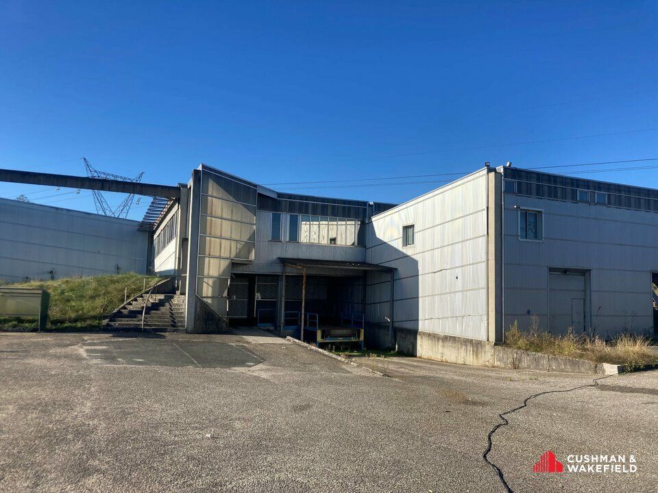 Location local d''activites 3022 m² non divisibles