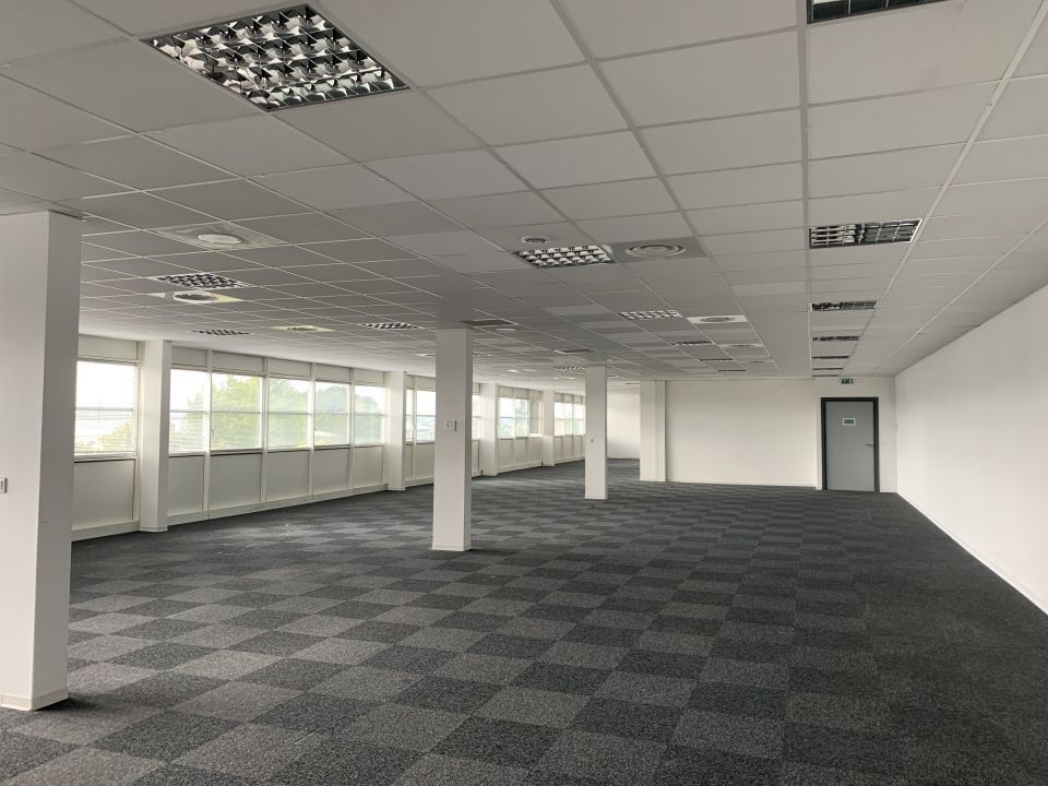 Bureaux à la location de 248 m²