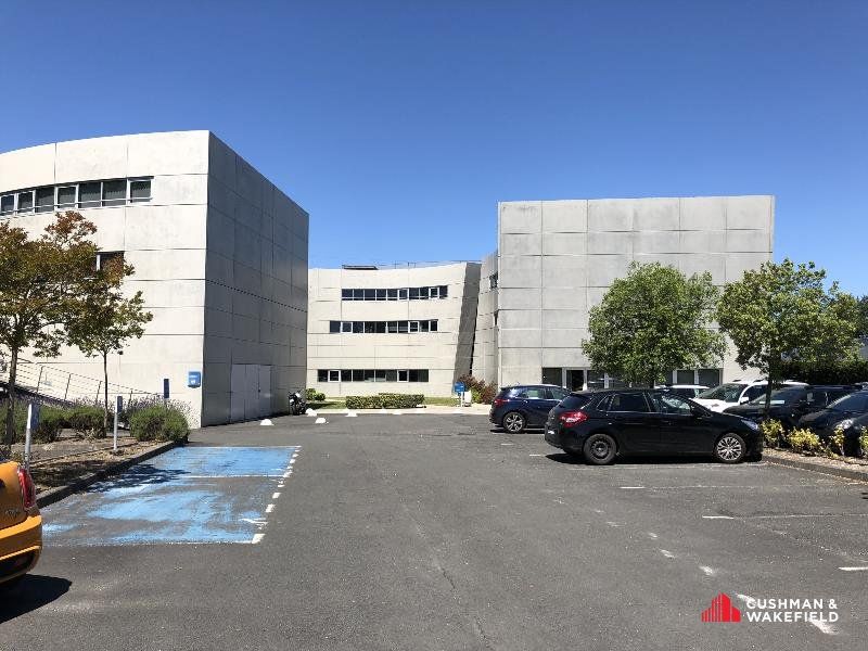 Bureaux à la location de 715 m²