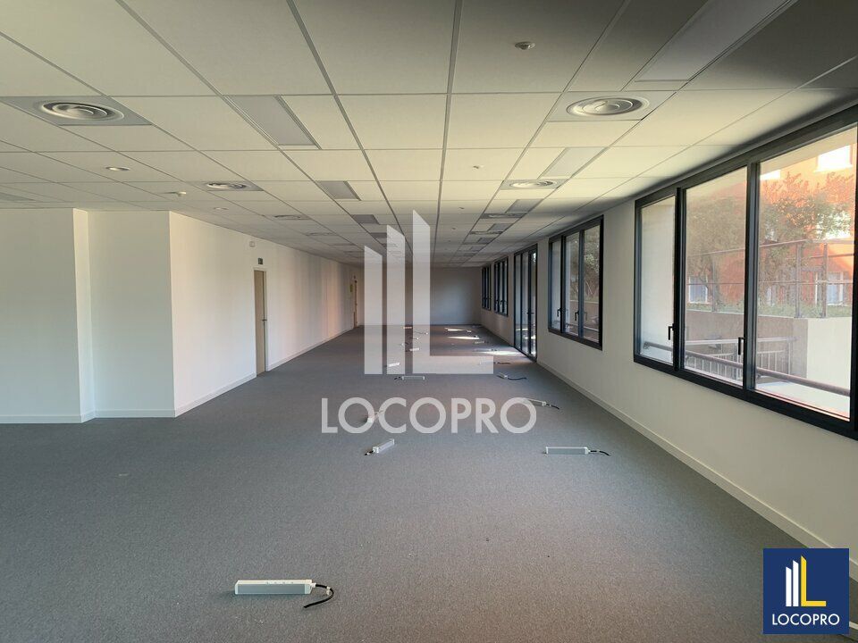 Location bureaux 548 m² divisibles à partir de 245 m²