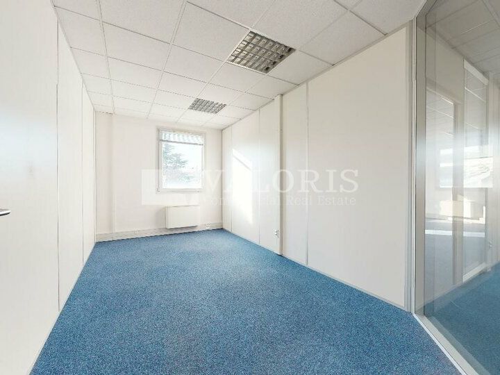VALORIS REAL ESTATE vous propose à la location plusieurs surfaces de bureaux dans ce parc situé sur à Bron. A l'Est de Lyon, à proximité de l'autoroute A43 et du boulevard périphérique Laurent Bonnevay ainsi que des tramways T2 et T5.
