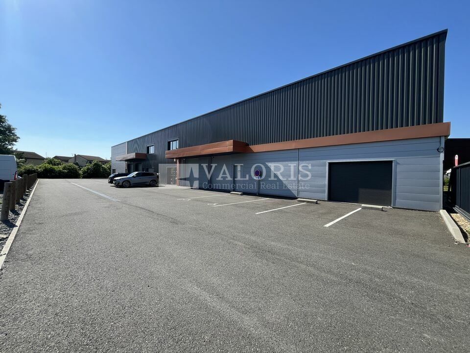 Location local d''activites 220 m² non divisibles