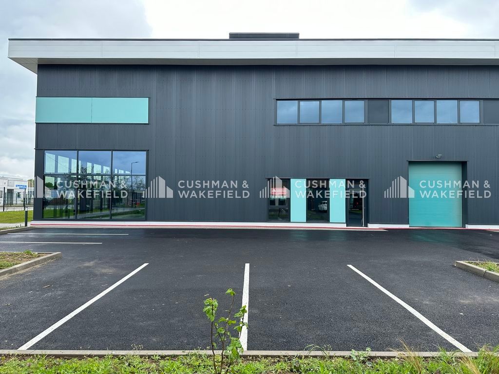 Location activités 680 m² non divisibles