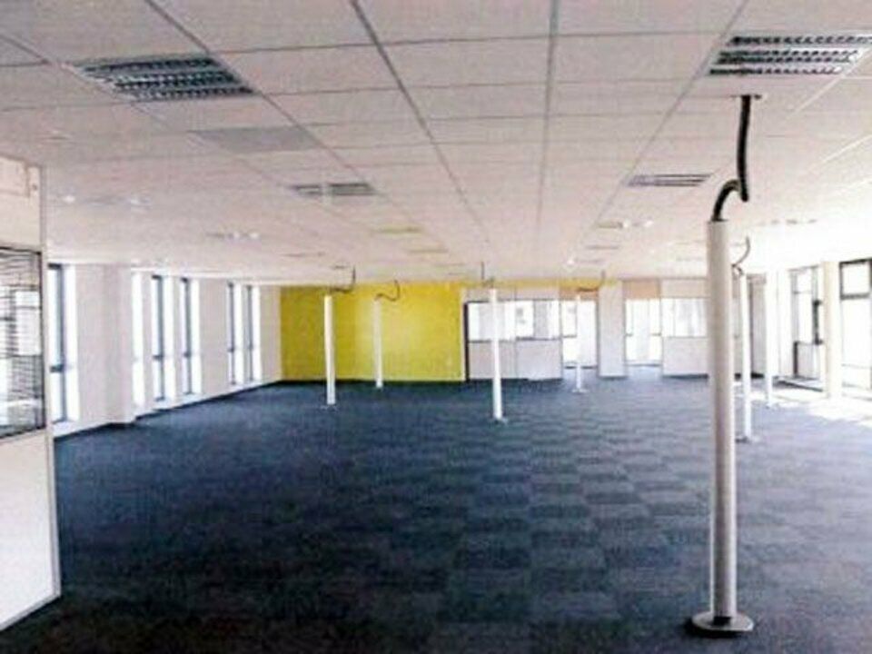 Bâtiment tertiaire à louer de 1600 m² à Alençon (61)