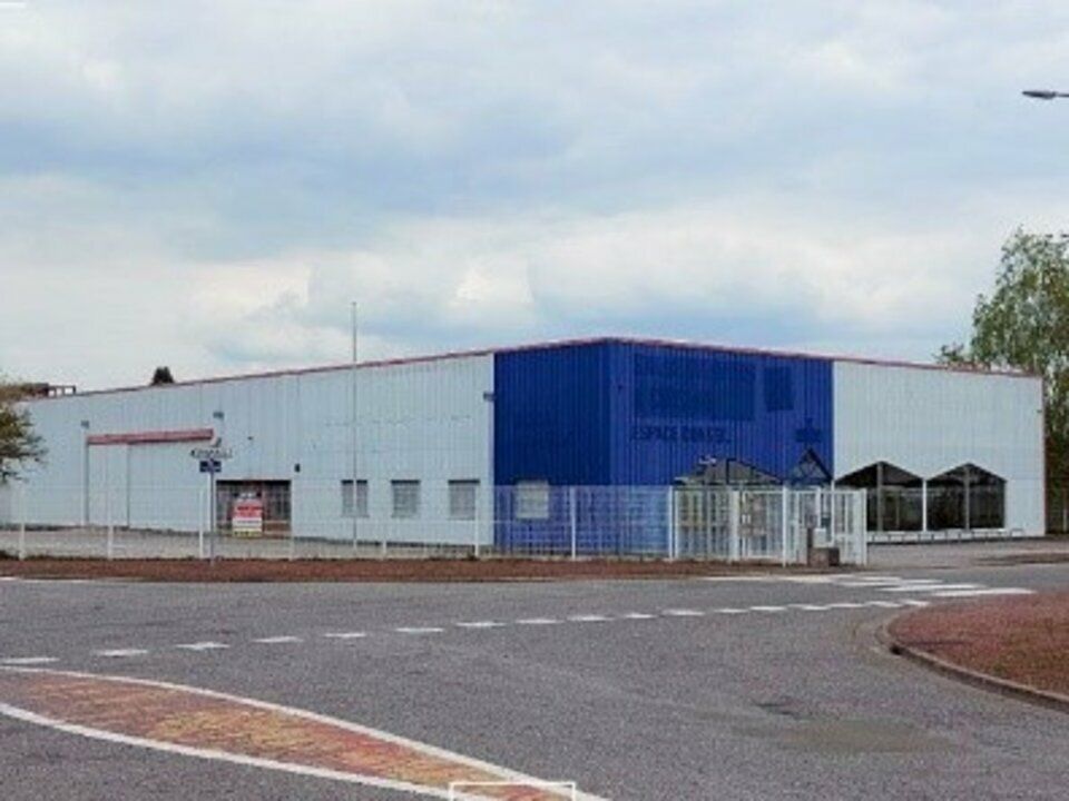 Location local d''activites 1400 m² non divisibles